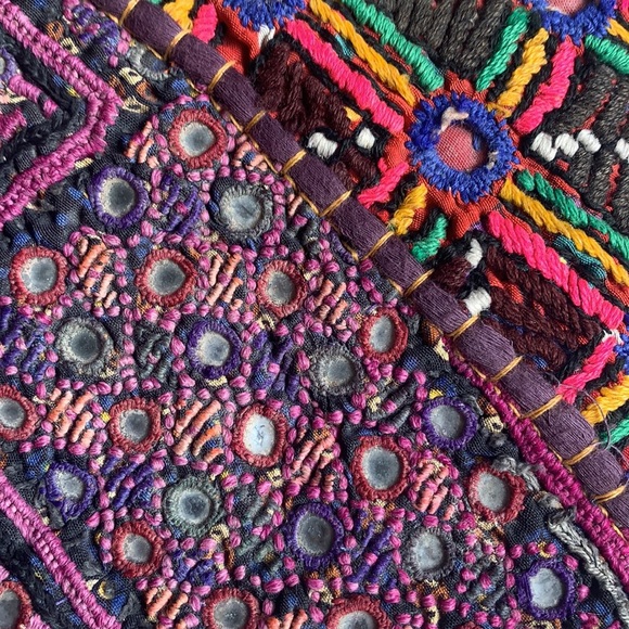 Shisha embroidery and suede clutch w zipper - Picture 3 of 9